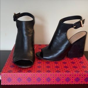 TORY BURCH LEATHER PEEP TOE HEELS 🖤